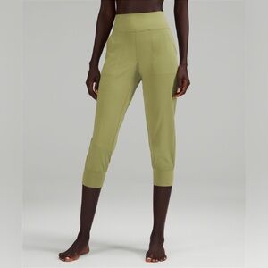 Align high rise cropped jogger